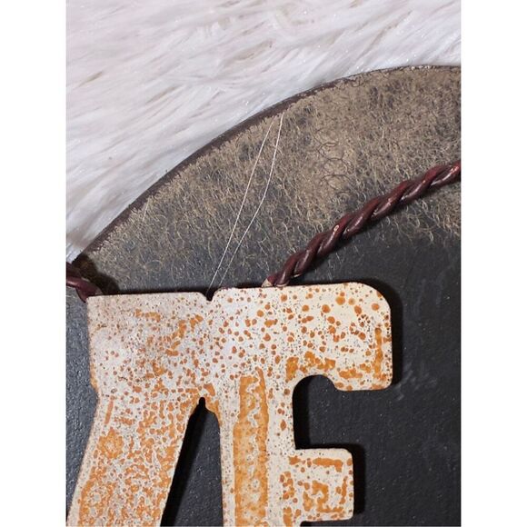 “LOVE GROWS HERE” 3D Distressed Wooden Metal Heart Wall Plaque - Picture 6 of 8